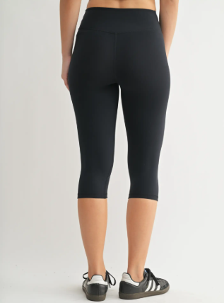 CROSSOVER WAIST CAPR LEGGINGS